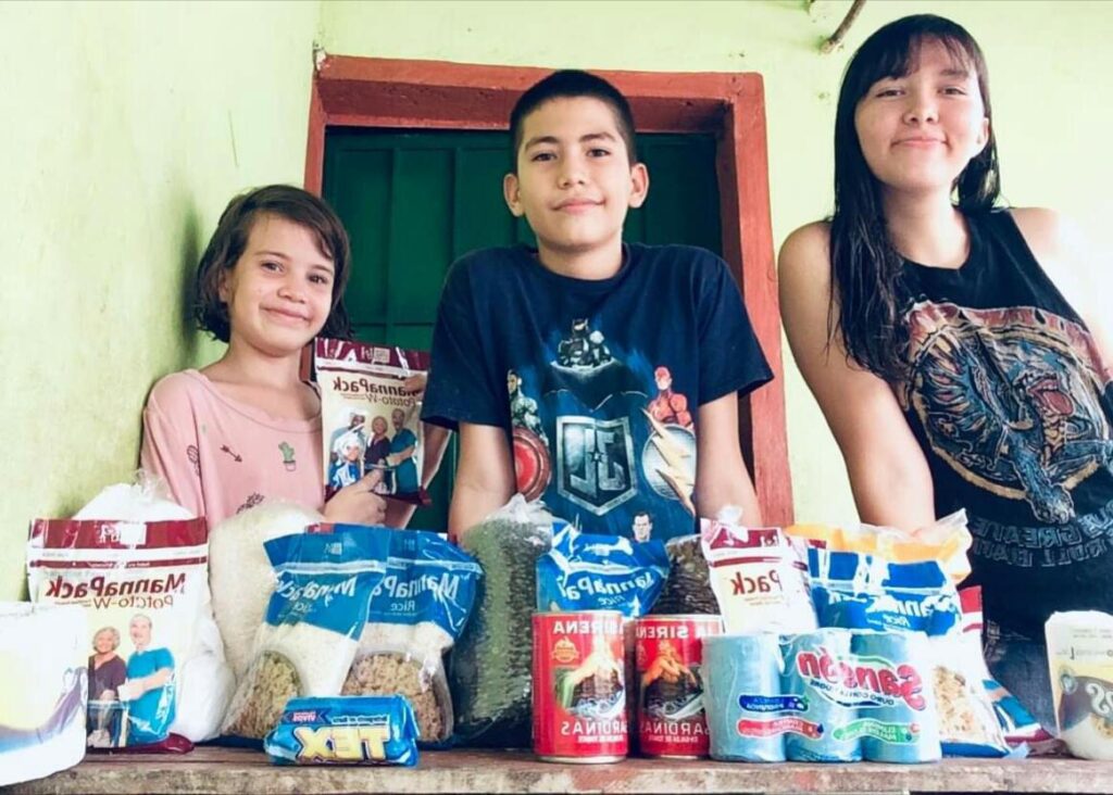 Children with food supplies